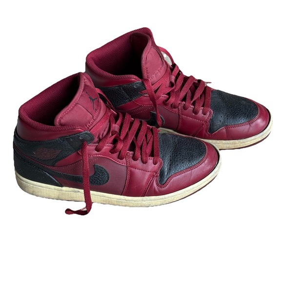 Nike AIR JORDAN 1 Retro Mid Reverse Banned 2017 Mens Shoes 8.5 Red Black - Picture 1 of 16
